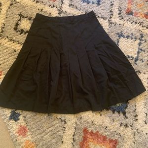 Trendy black pleated skirt!